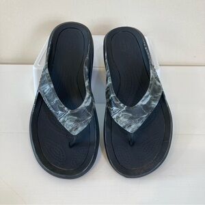 Crocs Mossy Oak Elements Agua Men's Sz 9 Flip Flop Sandals Black Gray